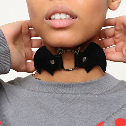 Femme Noir Choker Koi Footwear Vampire Bat Choker - TIY-0007531