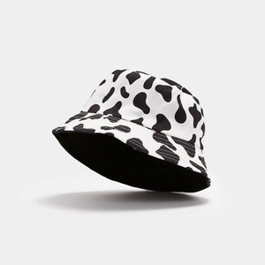 Femme Blanche Chapeaux Koi Footwear Clarabelle Cow Bucket - CNQ-4042182